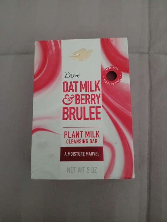 Dove Other - Dove Oat Milk & Berry Brulee Plant Milk Cleansing Bar NEW